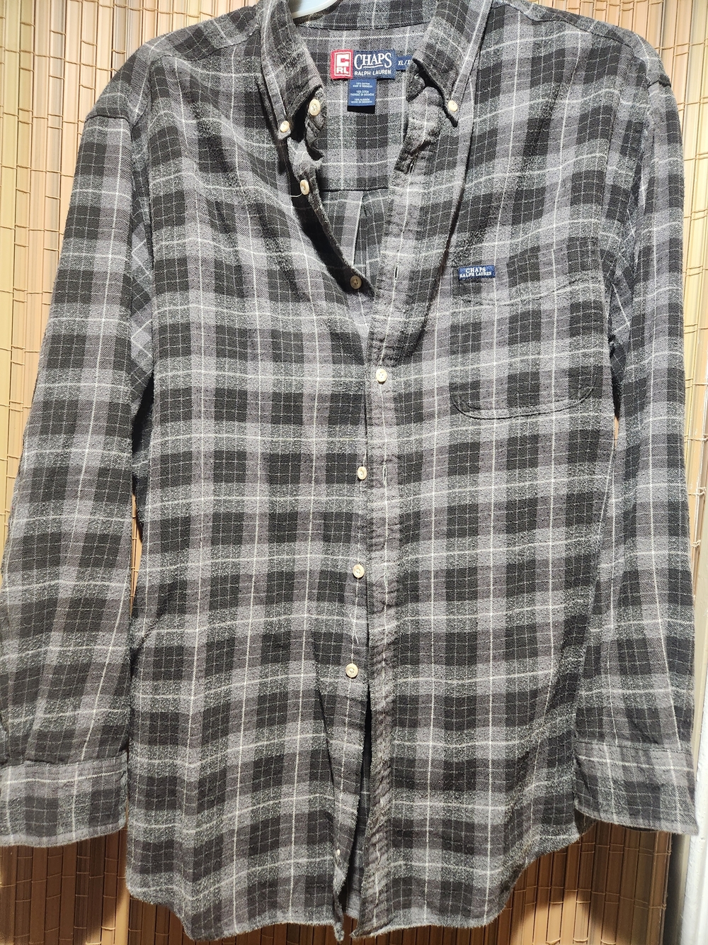 CHAPS Men's Gray Plaid Button-Down Shirt